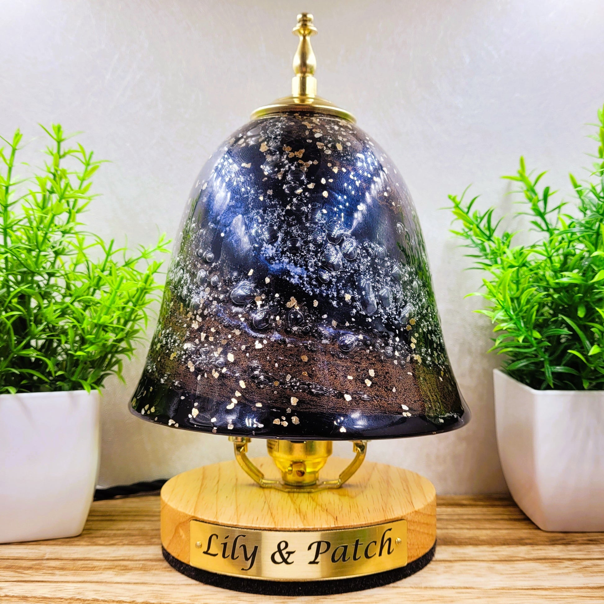 A custom-made lamp to match the colour of the beloved pet