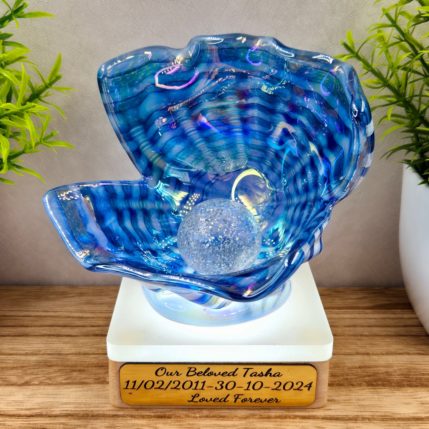 Memorial Oyster Shell with Cremation Ashes in Glass Pearl