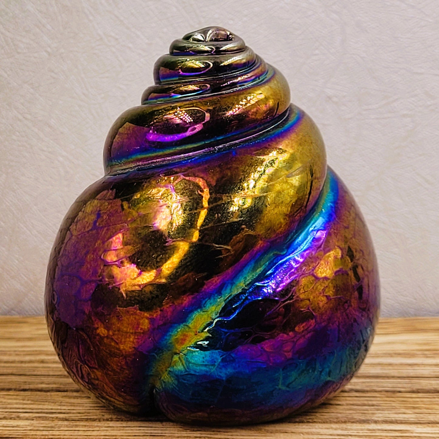 Glass shell iridescent