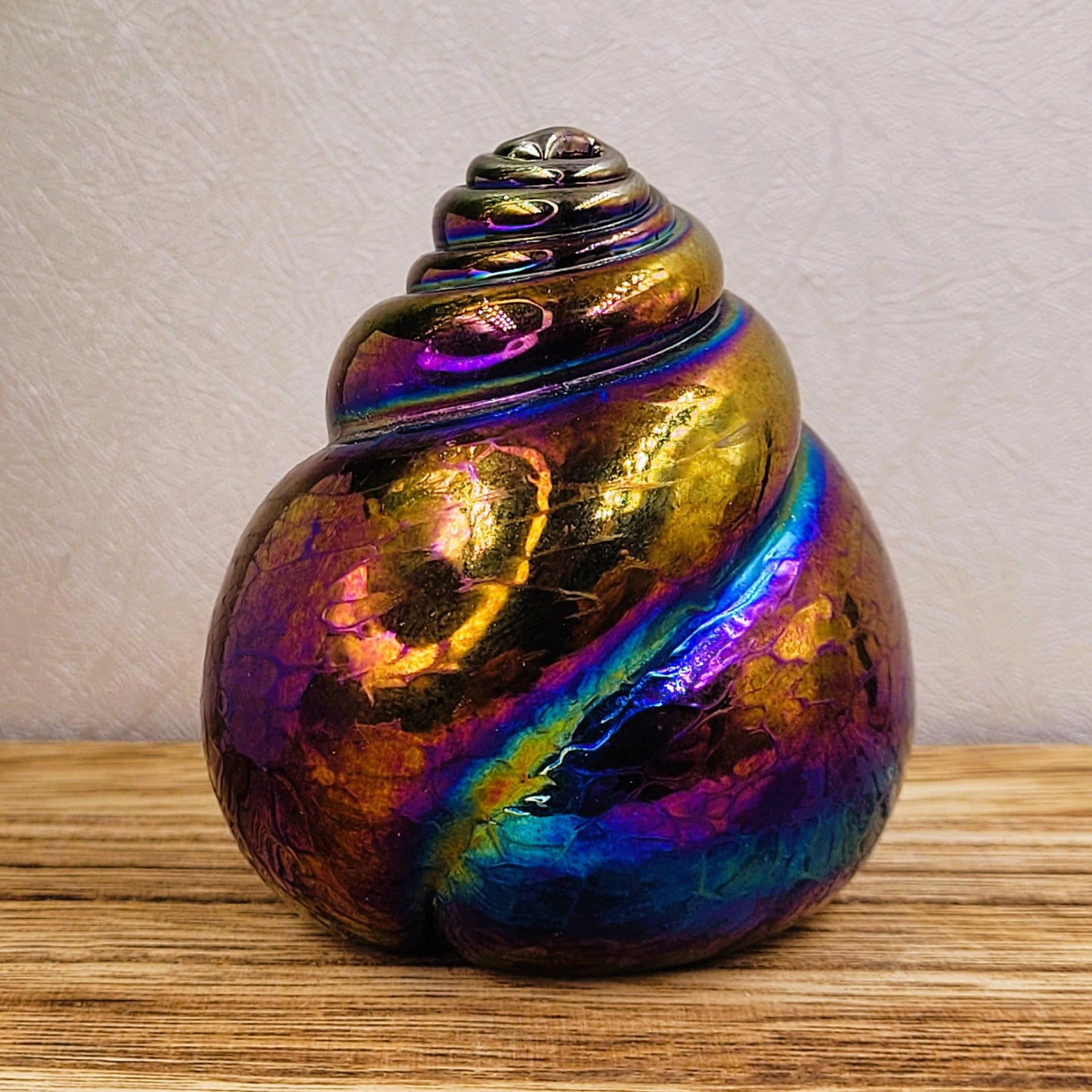 Glass shell iridescent