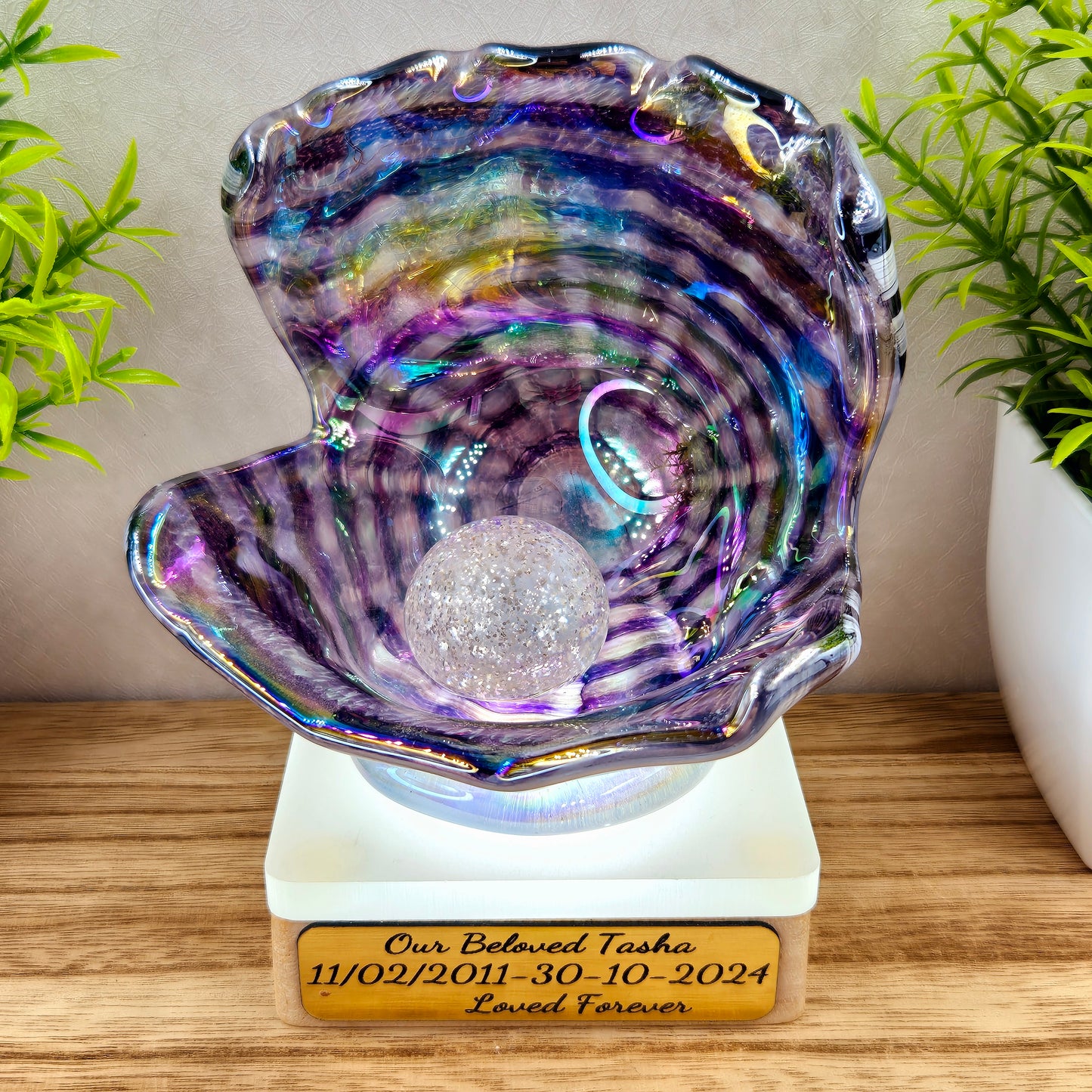 Memorial Oyster Shell with Cremation Ashes in Glass Pearl