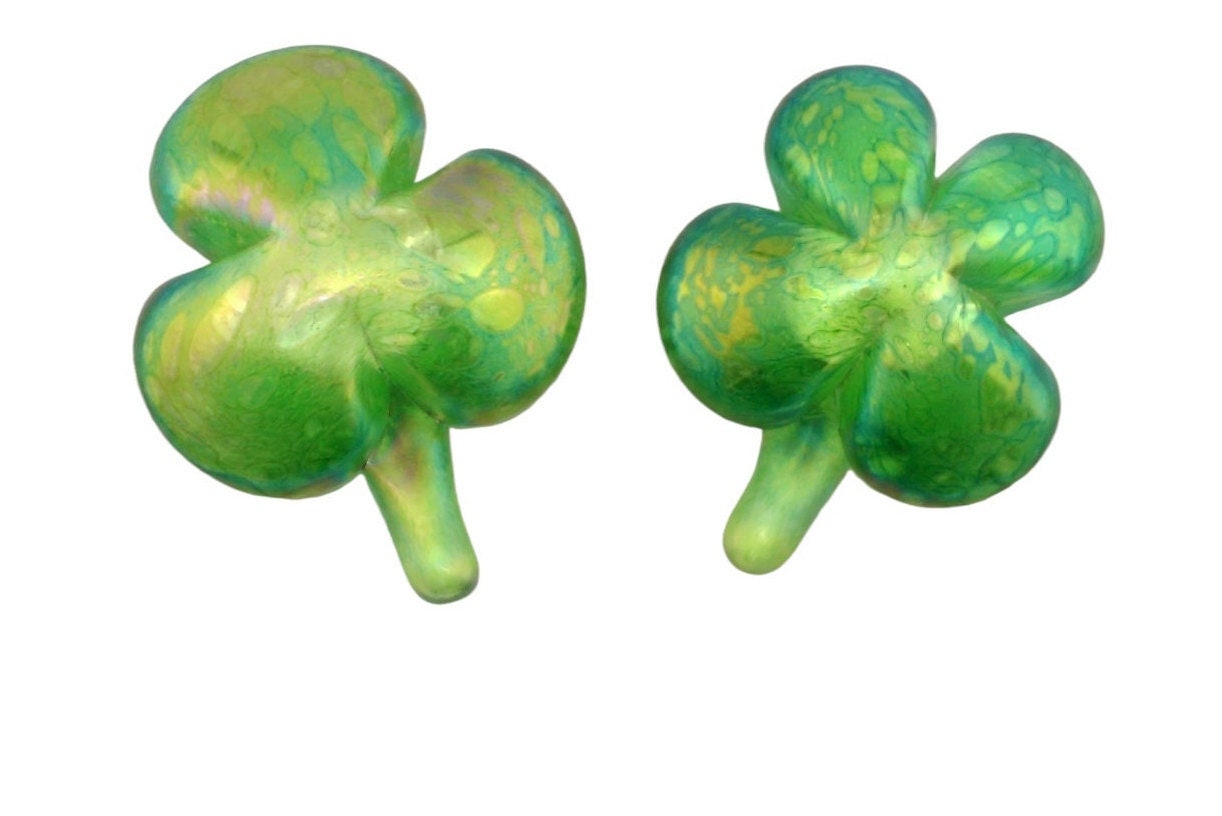 Three or four leaf clover green